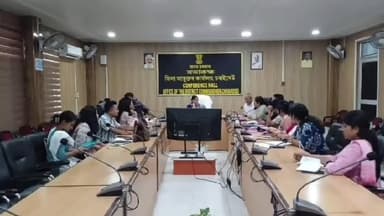 সোণাৰি: জিলা আয়ুক্ত সভাকক্ষত আয়ুক্তৰ উপস্থিতিত উন্নয়নমূলক কাৰ্যসূচী আৰু আঁচনিৰ সন্দৰ্ভত জিলা পৰ্যায়ৰ সমন্বয় সভা অনুষ্ঠিত