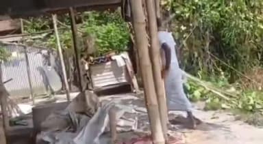 কলগাছিয়া: খাৰবাল্লী গাঁৱত বেকী নৈৰ গৰাখহনীয়াত জাহ গল চাৰিটা পৰিয়ালৰ ঘৰ-ভেটি, খহনীয়া প্ৰতিৰোধৰ দাবী ৰাইজৰ