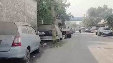 ਜਲੰਧਰ 1: ਉਧਮ ਸਿੰਘ ਨਗਰ ਵਿਖੇ ਇਲਾਕਾ ਨਿਵਾਸੀਆਂ ਨੇ ਸਕਰੈਬ ਵਹੀਕਲਾਂ ਨੂੰ ਬਾਹਰ ਖੜੇ ਕਰਨ ਤੇ ਜਤਾਇਆ ਰੋਸ਼ ਉਧਮ ਸਿੰਘ ਨਗਰ ਵਿਖੇ ਇਲਾਕਾ ਨਿਵਾਸੀਆਂ ਨੇ ਸਕਰ