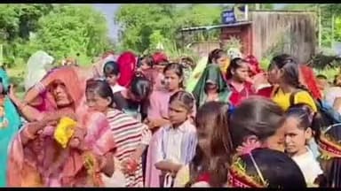 मासलपुर: मैंगरी में तृतीय विशाल पदयात्रा को विधायक दर्शन सिंह गुर्जर ने हरी झंडी दिखाकर रवाना किया