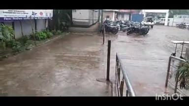 आरा: आरा में मौसम ने ली अंगड़ाई, सुबह से हो रही झमाझम बारिश से जीवन हुआ अस्त-व्यस्त, लोग घरों में दुबके रहे