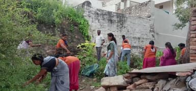 ಬೀಳಗಿ: ಪಟ್ಟಣದಲ್ಲಿ ಸ್ವಚ್ಛತಾ ಕಾರ್ಯ ನೆರವೇರಿಸಿದ ವಿಪತ್ತು ನಿರ್ವಹಣಾ ಘಟಕ