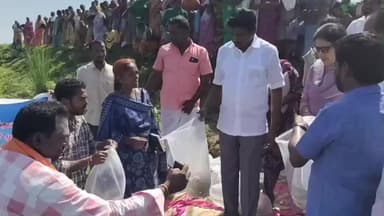 உத்திரமேரூர்: அன்னாத்தூர் ஊராட்சி, ஆலப்பாக்கம் சித்தேரியில், மீன்வள  மீன் குஞ்சுகள் இருப்பு திட்டத்தின்கீழ் மாவட்ட ஆட்சியர் நாடாளுமன்ற உறுப்பினர் எம்எல்ஏ துவக்கி