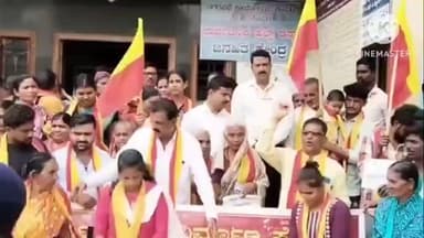 ಕೊಪ್ಪಳ: ನಗರದಲ್ಲಿನ ಅಂಗಡಿಗಳ ನಾಮಫಲಕಗಳಲ್ಲಿ ಕನ್ನಡಕ್ಕೆ ಮೊದಲ ಆದ್ಯತೆ ಇಲ್ಲದಿರುವುದನ್ನು ಖಂಡಿಸಿ ನಗರದಲ್ಲಿ ಕನನಿಸೇ ಯಿಂದ ಪ್ರತಿಭಟನೆ