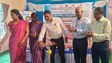 ಮಳವಳ್ಳಿ: ಪಟ್ಟಣದ ಸಾರ್ವಜನಿಕ ಆಸ್ಪತ್ರೆ ಸಭಾಂಗಣದಲ್ಲಿ ನಡೆದ ಪೋಷಣ ಮಾಸಾಚರಣೆ ಹಾಗೂ ಸ್ವಸ್ಥ ನಾರಿ ಸಶಕ್ತ ಪರಿವಾರ ಅಭಿಯಾನಕ್ಕೆ ಚಾಲನೆ