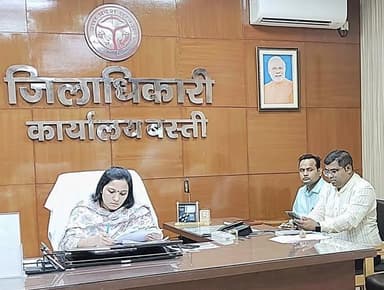 बस्ती , उत्तर प्रदेश 29 अक्टूॅबर 2025 
कलेक्ट्रेट कार्यालय बस्ती में नवागत जिलाधिकारी कृत्तिका ज्योत्सना ने जन सुनवाई क...