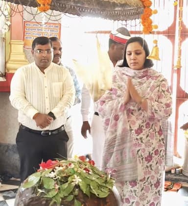 बस्ती , उत्तर प्रदेश 29 अक्टूबर 2025 
बस्ती जिले की नवागत जिलाधिकारी कृत्तिका ज्योत्सना ने बुधवार प्रातःकाल बाबा श्री भद...