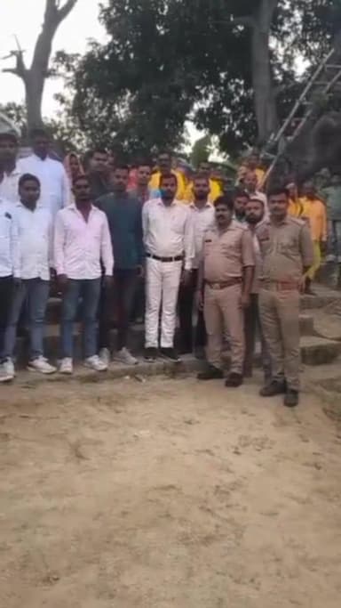 #श्री_श्री_शत_चण्डी_महायज्ञ की निकली भव्य कलश यात्रा
#फरेन्दा ब्लॉक क्षेत्र के भैसहिया ग्राम सभा के त्रिमुहानी में स्थि...