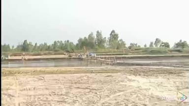 अमरिया: तहसील अमरिया क्षेत्र के लोग जान जोखिम में डालकर लकड़ी के पुल से पार कर रहे देवहा नदी