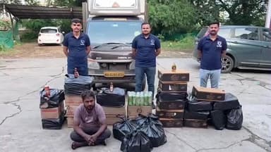 બારડોલી: ઇસરોલીથી LCB ની ટીમે ₹.5.58 લાખથી વધુના દારૂ અને મુદ્દામાલ સાથે ઓલપાડના મુકેશને ઝડપી બેને વોન્ટેડ જાહેર કર્યા