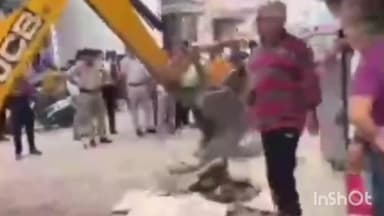 गुरुग्राम: पटौदी के एसडीएम का अतिक्रमण पर एक्शन, दुकानों के आगे बने चबूतरे हटाए