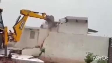 गुरुग्राम: गुरुग्राम जिले में चार एकड़ में बन रही अवैध कॉलोनी पर चला बुलडोजर