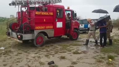শান্তিপুর: কালীপুজোয় বাজেয়াপ্ত করা বিপুল পরিমাণ নিষিদ্ধ শব্দবাজি বোম স্কোয়ার্ডকে নিয়ে নিষ্ক্রিয় করলো শান্তিপুর থানার পুলিশ