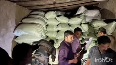 वाड्रफनगर: पंडरी गांव में अवैध धान भंडारण पर प्रशासन ने की कार्रवाई, 700 बोरी धान किया ज़ब्त