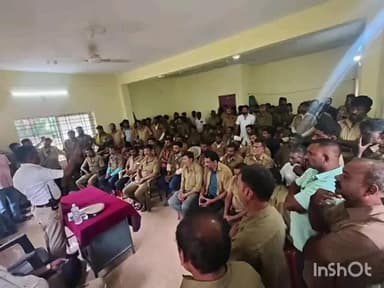 ರಾಣೇಬೆನ್ನೂರು: ಕಡ್ಡಾಯವಾಗಿ ಸಂಚಾರಿ ನಿಯಮಗಳನ್ನ ಪಾಲಿಸುವಂತೆ ನಗರದಲ್ಲಿ ಆಟೋ ಚಾಲಕರ ಸಭೆ ನಡೆಸಿ ಸಲಹೆ