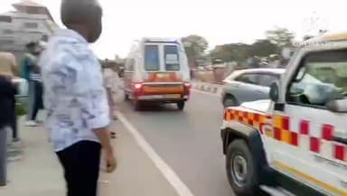 পশ্চিম যোৰহাট: পশ্চিম যোৰহাট খেল পথাৰৰ সমীপত ভয়ংকৰ পথ দুৰ্ঘটনা , আঘাতপ্ৰাপ্ত প্ৰায় ১০ গৰাকী যাত্ৰী