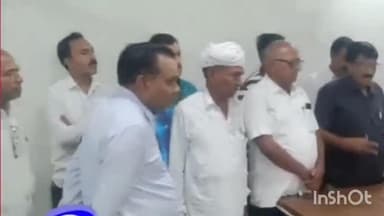 રાધનપુર: કલેકટર કચેરી ખાતે સસ્તા અનાજના દુકાનદારો આગામી હડતાળને લઈને આવેદનપત્ર આપ્યું