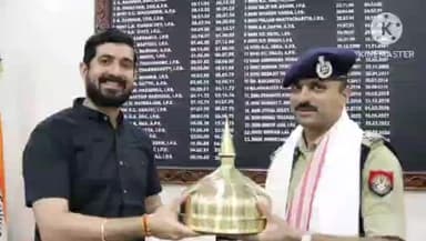 পশ্চিম যোৰহাট: জিলাৰ নৱ নিযুক্ত জ্যেষ্ঠ আৰক্ষী অধীক্ষক শুভ্ৰজ্যোতি বৰাক যোৰহাটলৈ স্বাগতম জনাই জিলা আয়ুক্তই অধীক্ষকৰ কাৰ্যালয়ত উপস্থিত