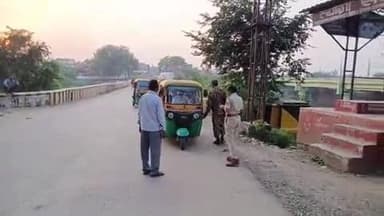 दुर्गावती: खजुरा बाजार के पास यूपी-बिहार सीमा पर बिहार विधानसभा चुनाव 2025 को लेकर चलाया गया विशेष वाहन चेकिंग अभियान