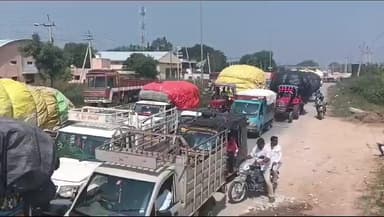 ರಾಯಚೂರು: ರಾಯಚೂರು ಹೈದರಾಬಾದ್ ಹೆದ್ದಾರಿ ಟ್ರಾಫಿಕ್ ಜಾಮ್ ಪರದಾಟ