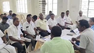 நாட்றாம்பள்ளி: வட்டாட்சியர் அலுவலகத்தில் வட்டாட்சியர் மற்றும் தேர்தல் நடத்தும் அலுவலர்கள் தலைமையில் ஆலோசனை கூட்டம்