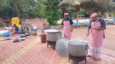 ರಾಯಬಾಗ: ಕಪ್ಪಲಗುದ್ಧಿ ಗ್ರಾಮದಲ್ಲಿ ಸರಕಾರಿ ಶಾಲೆಯಲ್ಲಿ ಆಗೋ ಈಗೋ ಬಿಳ್ಳುವ ಹಂತದಲ್ಲಿ ಅಡುಗೆ ಕೋಣೆ: ಭಯಭೀತರಾದ ಸಿಬ್ಬಂದಿಗಳು