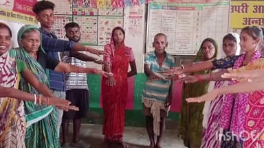 कोढ़ा: लक्ष्मीपुर आंगनबाड़ी केंद्र में आंगनबाड़ी सेविका द्वारा मतदाता जागरूकता कार्यक्रम आयोजित