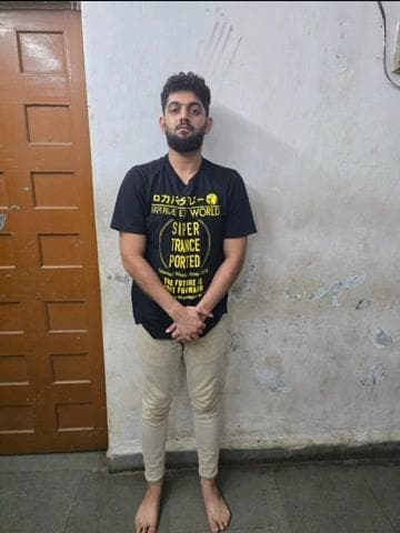 પારડી: પોલીસ મથકના પ્રાણી ક્રુરતા નિવારણના ગુનામાં છેલ્લા એક વર્ષથી નાસતા ફરતા આરોપીને થાણે મહારાષ્ટ્રથી ઝડપી પાડતી LCB ની ટીમ