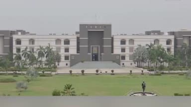 વેજલપુર: ગુજરાત હાઇકોર્ટમાં પતિની હેબિયસ કોર્પસ અરજી: પત્ની 5 વર્ષના બાળકને લઈને પ્રેમી સાથે જતી રહી