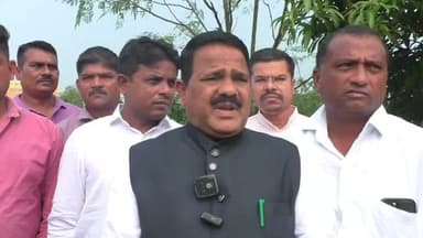 માંડવી: ધારાસભ્ય કુંવરજી હળપતિએ માંડવી તાલુકામાં અસરગ્રસ્ત ખેતરોની મુલાકાત લીધી