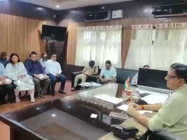 मोहनगढ़: कलेक्टर कक्ष में डीएटीसीसी की बैठक, कलेक्टर ने सूर्यमंदिर मढ़खेड़ा को पर्यटन स्थल के रूप में विकसित करने को कहा