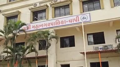 વાપી: મહાનગર પાલિકાની ચૂંટણી ફેબ્રુઆરી પછી, સરની પ્રક્રિયાને લઈ મતદાર યાદી હાલ ફ્રીઝ કરાતા ચૂંટણી પ્રક્રિયા અટકી