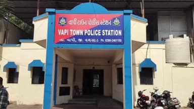 વાપી: ટાઉન પોલીસની ટીમે વાહન ચેકીંગ દરમ્યાન 13 જેટલા વાહન ચાલકોને દારૂના નશામાં ઝડપી પાડયા