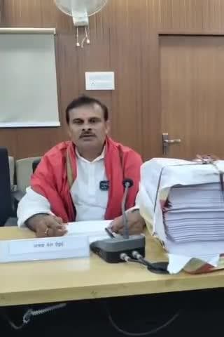 विशेष गहन पुनरीक्षण (#SIR) बिहार 2025 के तहत सभी मान्यता प्राप्त राजनीतिक दलों के साथ बैठक में प्रकाशित अंतिम मतदाता सूची की कॉपी JDU के उपस्थित प्रतिनिधियों को उपलब्ध कराई गई।