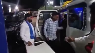 https://shuru.co.in/dl/C7ro2d
बंधक बनाकर बेरहमी से पीटा गया दलित युवक एंबुलेंस ना मिली तो भीम आर्मी प्रदेश सचिव वीरेंके