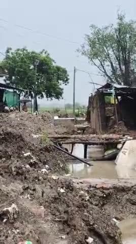 ग्राम कैथ जिला जालौन का मामला है पिछले 5 दिन पूर्व गांव की छोटी सी नाली को खुदवा दिया गया और बनवाने के लिए कोई करवाई नही
