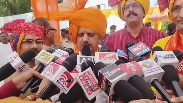 #विजयादशमी पर्व असत्य पर सत्य, अन्याय पर न्याय और अधर्म पर धर्म की विजय का प्रतीक है। मुख्यमंत्री डॉ. @DrMohanYadav51 जी...