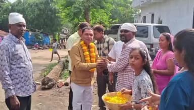 વાલિયા: વાલિયા તાલુકાના મોખડી ગામ ખાતે સચિવાલયના નિવૃત્ત સચિવ સહિતના આગેવાનોનું સન્માન કરાયું