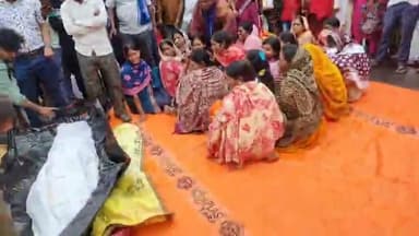 सोनी कुमारी की हत्या के अपराधियों को गिरफ्तारी के लिए भीम आर्मी ने मोर्चा संभाला बालूमाथ मुख्यालय सड़क जाम