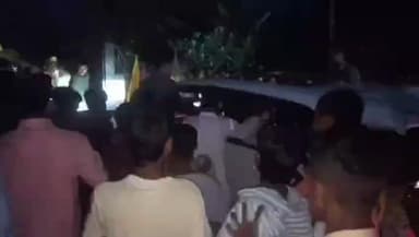 महनार: तेज प्रताप यादव के काफिले पर पथराव, तेजस्वी यादव के समर्थन में लगे नारे, लोगों ने काफिला खदेड़ा