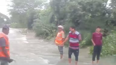 నర్సంపేట: మొంతా తుఫాన్ వల్ల నర్సంపేట నియోజకవర్గం లోని పలు మండలాలు అతలాకుతలం