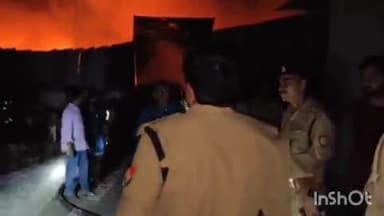 धनघटा: पड़री गांव में फर्नीचर गोदाम में भीषण आग, घंटों की मशक्कत के बाद आग पर पाया गया काबू, सब कुछ जलकर खाक