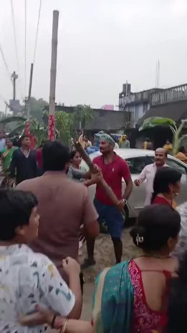 लोकतंत्र में सभी को वोट मांगने का अधिकार है निर्दलीय प्रत्याशी अवनीश कुमार के परिजनों पर जानलेवा हमला भाजपा प्रत्याशी ई कुमार शैलेंद्र पर गंभीर आरोप @बिहपुर विधानसभा
#msnewsbihar #bhaglpur_bihar
#sandipkumaryadav
@sandip KUMAR