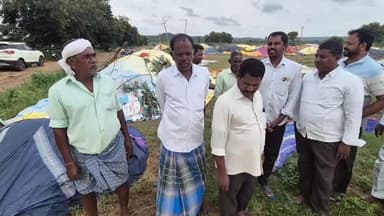 కోనారావుపేట: తుఫాన్ వల్ల అనేక కష్టాలు పడుతున్నాం: రైతులు