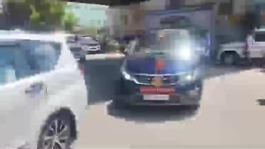 அருப்புக்கோட்டை: பசும்பொன் முத்துராமலிங்கத் தேவருக்கு மரியாதை செலுத்தி விட்டு அருப்புக்கோட்டை வழியாக மதுரை சென்ற எதிர்க்கட்சித் தலைவருக்கு அதிமுகவினர் உற்சாக வரவேற்