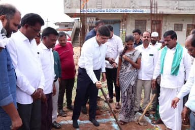 రాజంపేట: రాజంపేటలో పారిశుద్ధ్య పనులను పరిశీలించి,ఇందిరమ్మ ఇండ్ల నిర్మాణపనులు త్వరగా పూర్తిచేయాలని ఆదేశించిన జిల్లా కలెక్టర్