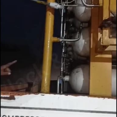 मुंडावर: तातारपुर थाना क्षेत्र में गैस से भरा टैंकर का पहिया गड्ढे में जाने से प्रेशर पाइपलाइन फटी, बड़ा हादसा टला