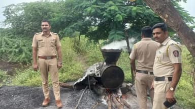 दक्षिण सोलापूर: तिल्ल्याळ येथे हातभट्टी दारूवर वळसंग पोलिसांचा छापा, तिघांविरुद्ध गुन्हा दाखल