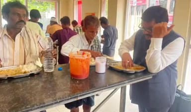 గుంటూరు: అన్న క్యాంటీన్ ని పరిశీలించి, భోజనం చేసి, ఆహారం తీసుకుంటున్నవారితో మాట్లాడిన నగర కమిషనర్ పులి శ్రీనివాసులు