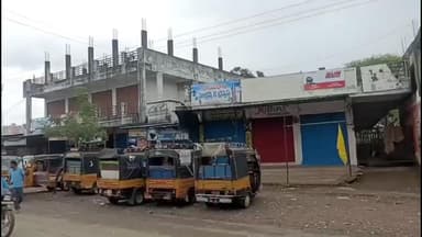 బోథ్: రైతులపై అక్రమ కేసులను నిరసిస్తూ బీఆర్ఎస్ చేపట్టిన సొనాల బంద్ ప్రశాంతంగా కొనసాగుతుంది